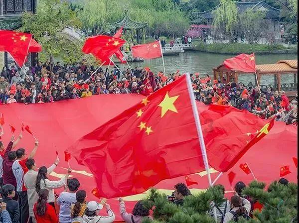 清炖鲫鱼汤怎么做好吃，清炖鲫鱼汤的家常做游戏画面